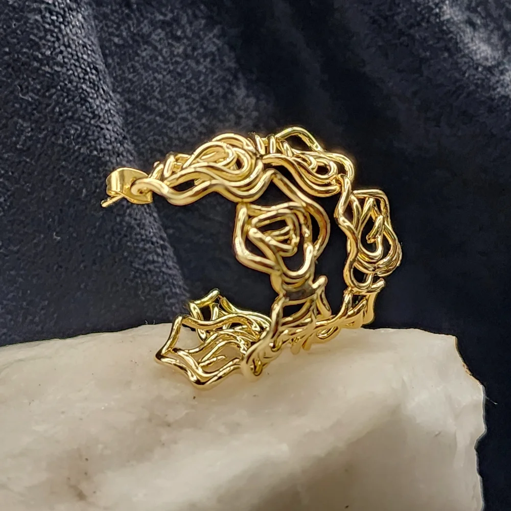 Unique Hoops Rhodium 18 kt Gold Plated Earrings/Studs Floral Design